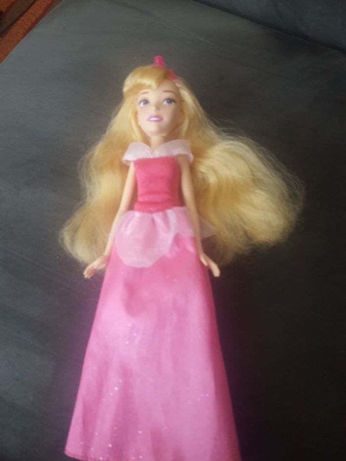 aurore de disney . très bon état