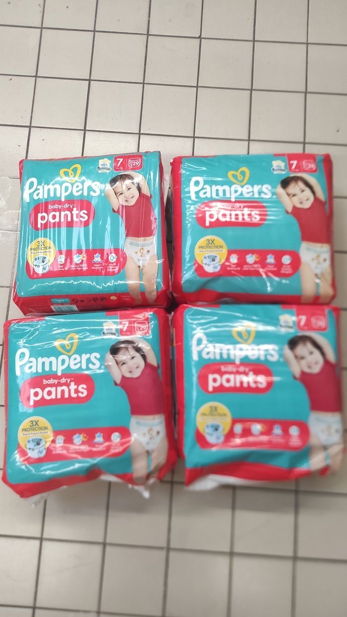 4 paquets Pampers taille 7 116 couches - photo numéro 2