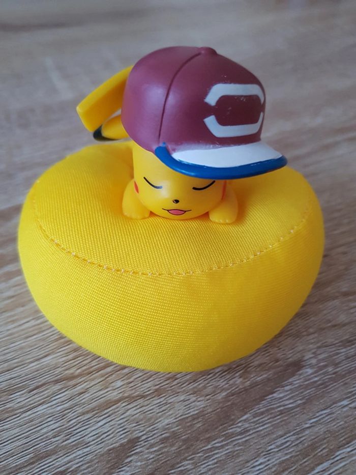 Figurine collection Pokémon sur son coussin - photo numéro 3