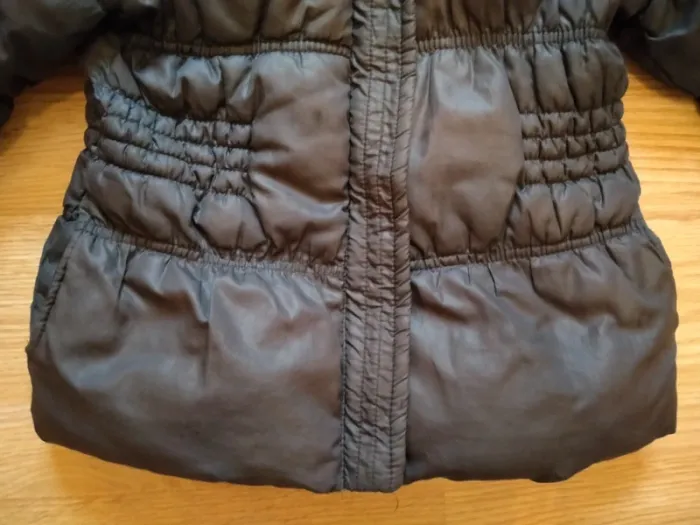 doudoune à capuche noire. ZARA. filles. taille 5 ans - photo numéro 3