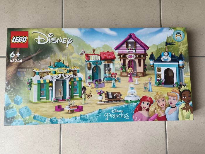 LEGO Disney 43246 : Les aventures des princesses Disney au marché. - photo numéro 2