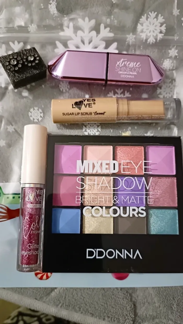 Coffret a l'unité de maquillages neuf - photo numéro 3