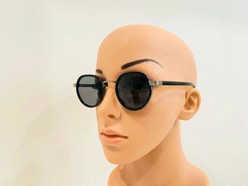 Lunette de soleil mixte ronde noire et argentée UV protection catégorie 3