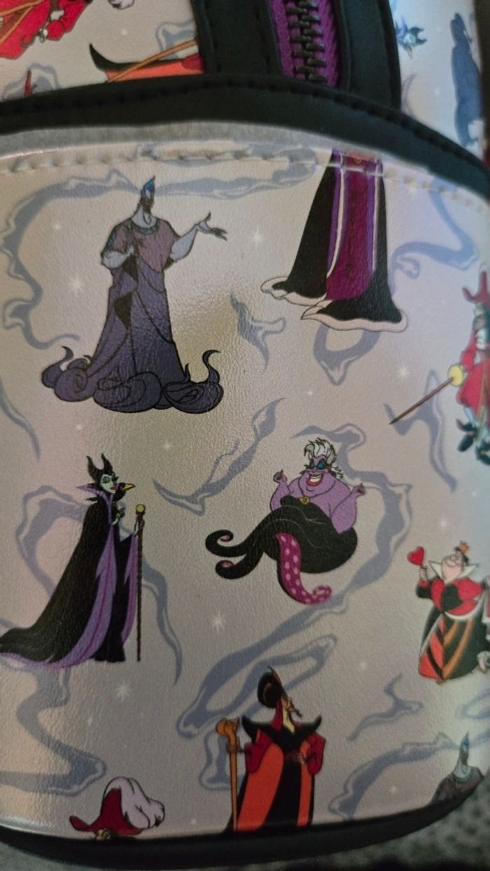 Sac a dos loungefly des mechants disney brillant neuf - photo numéro 3
