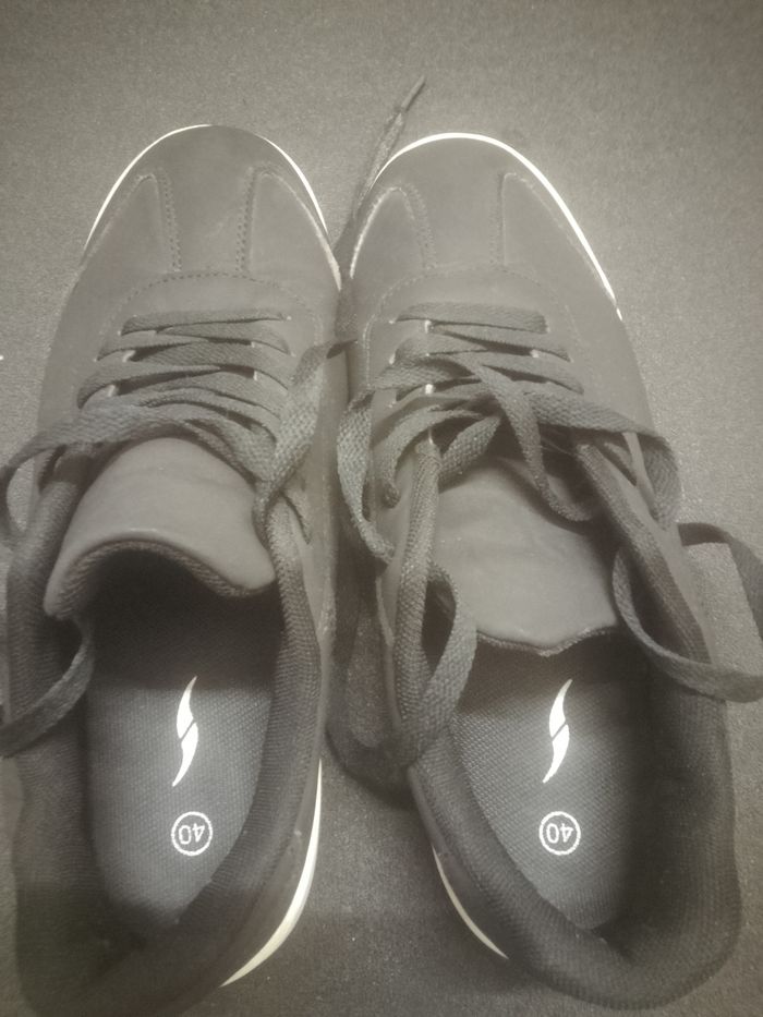 Baskets noires pointure 40 - photo numéro 3