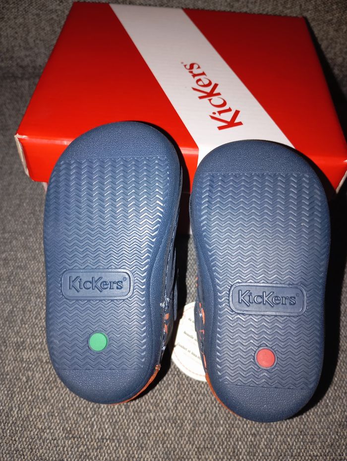Kickers neuves mixte en taille 18 - photo numéro 4