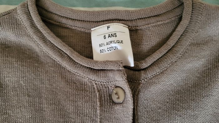 Gilet fille 6 ans neuf