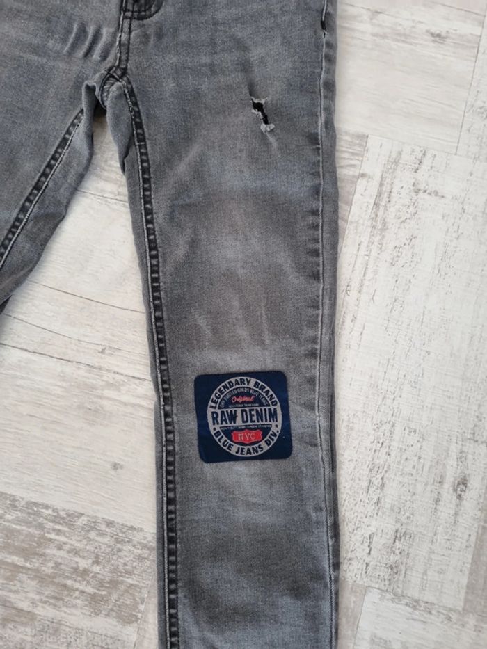 Jeans Skinny, effet usé (acheté comme ça) Taille 10 ans - photo numéro 3