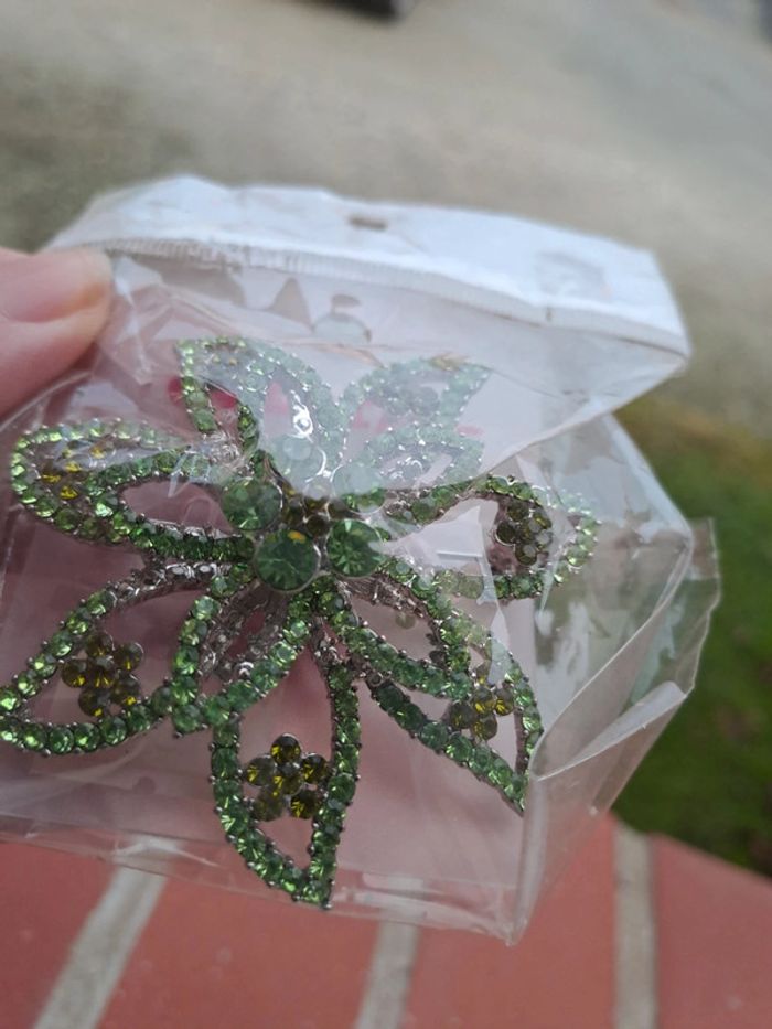 Broche verte et argentée - photo numéro 2