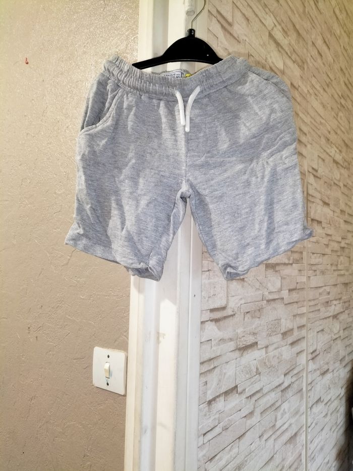 Short garçon taille 4-5 ans - photo numéro 4
