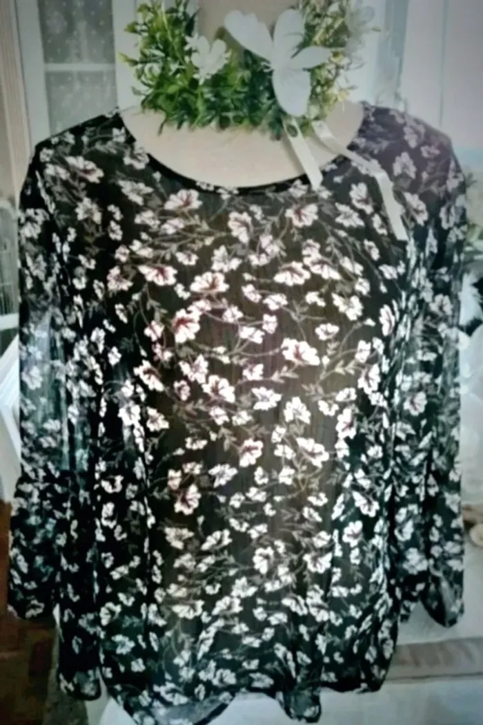 Blouse noire fleurie New Look Taille 46 Neuve - photo numéro 2