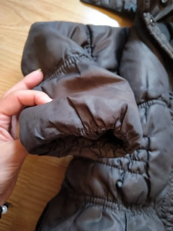 doudoune à capuche noire. ZARA. filles. taille 5 ans - photo numéro 10