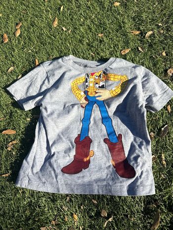 TEE shirt Disneyland Toy story en 4 ans