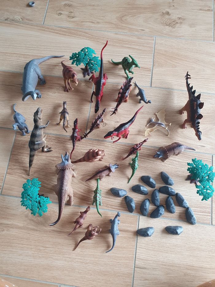 Lot de 24 dinosaures + 3 arbres + 14 rochers - photo numéro 3