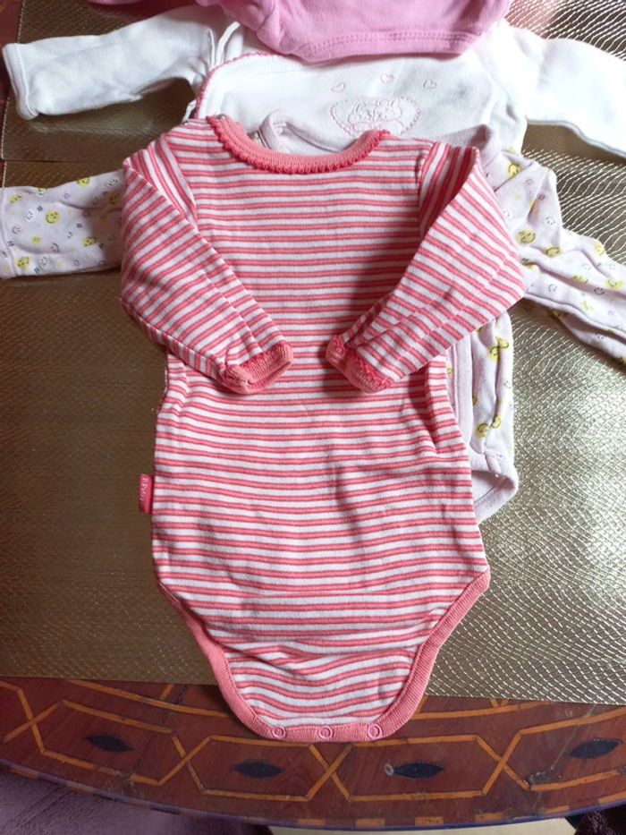 LOT 5 Bodys 0 mois a 1 mois coton - photo numéro 3
