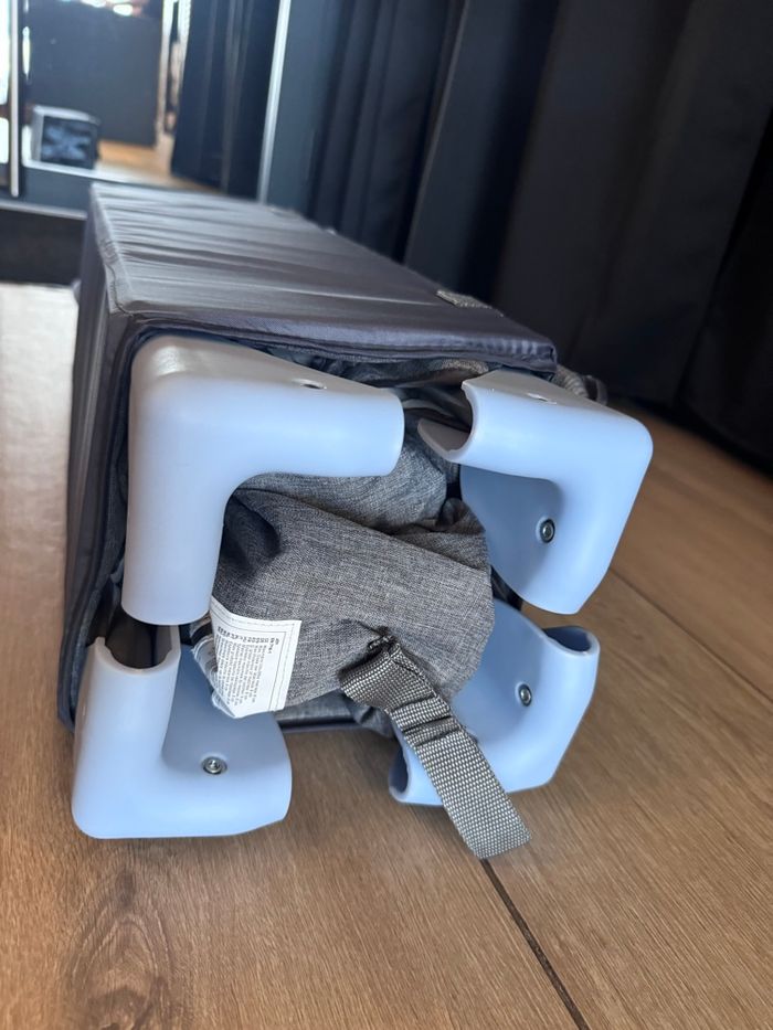 Lit parapluie Kinderkraft Joy gris bleu comme neuf - photo numéro 2