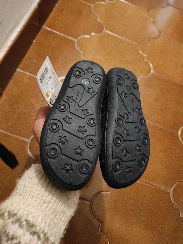 Chaussons avec étiquette - dinosaure - photo numéro 3