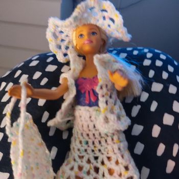 Vêtements pour Barbie 2+1€.