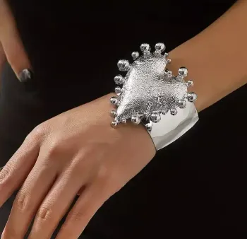 Bracelet manchette coeur