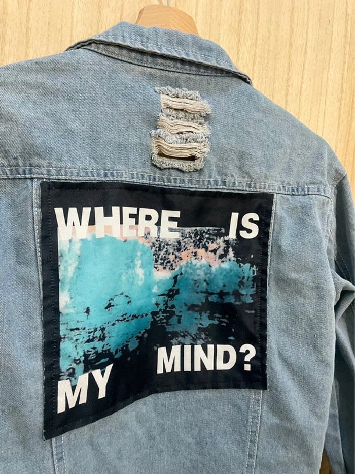 Veste en jean destroy customisée “Where is my mind?” originale, bleu clair - taille S - photo numéro 14