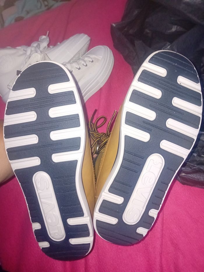 Boots Levis neuves - photo numéro 4