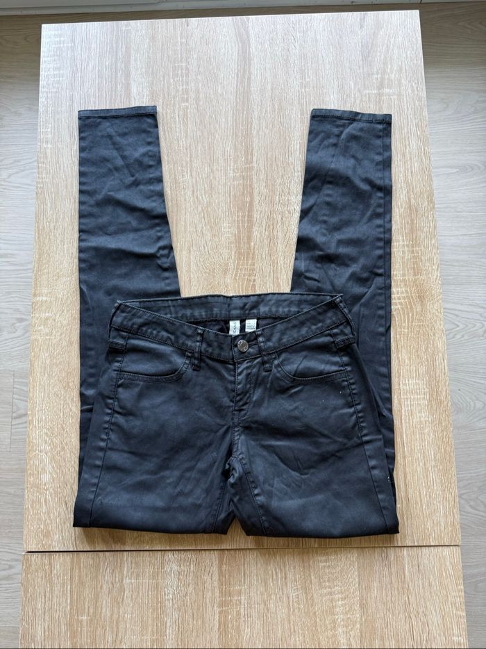 Pantalon noir slim luisant mango taille 34 XS - photo numéro 2