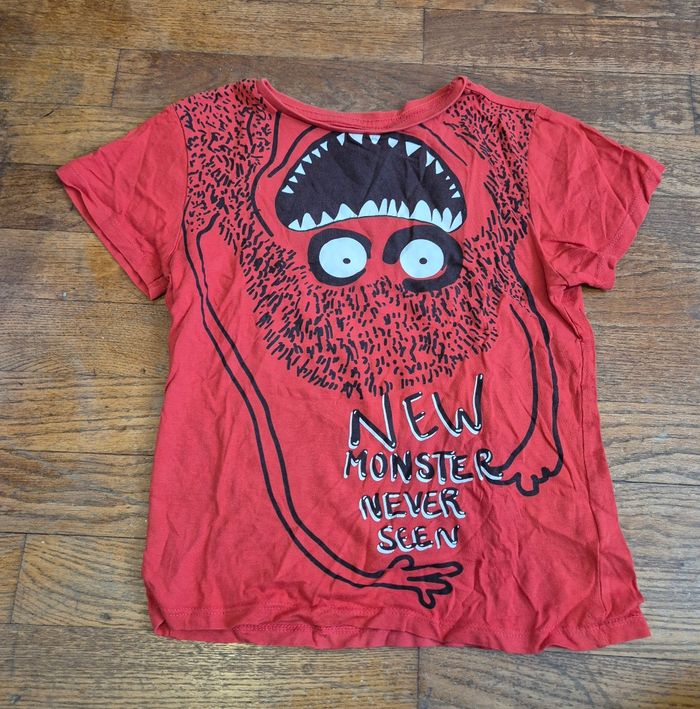 T-shirt garçon rouge, motif graphique, taille 7/8 ans