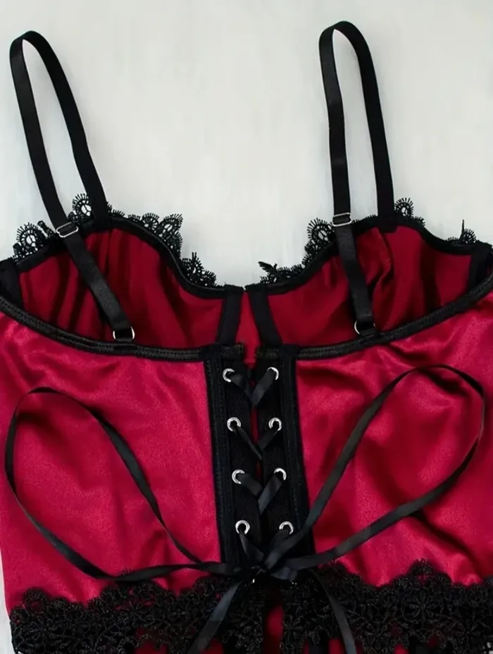 Ensemble lingeries corset et string - photo numéro 3