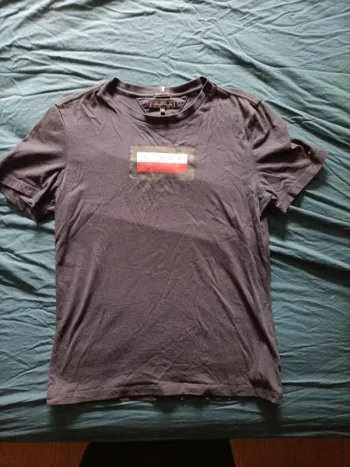 Superbe t shirt Tommy Hilfiger 14 ans