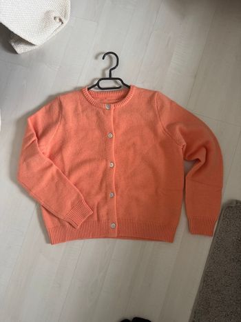 Cardigan gilet orange corail en maille douce et duveteuse manches longues boutons nacrés style cocooning oversize pull femme