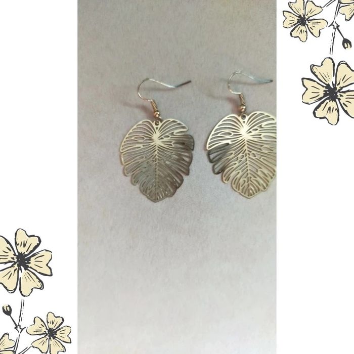Boucles d'oreilles dorées – Feuilles ajourées style Monstera - photo numéro 2