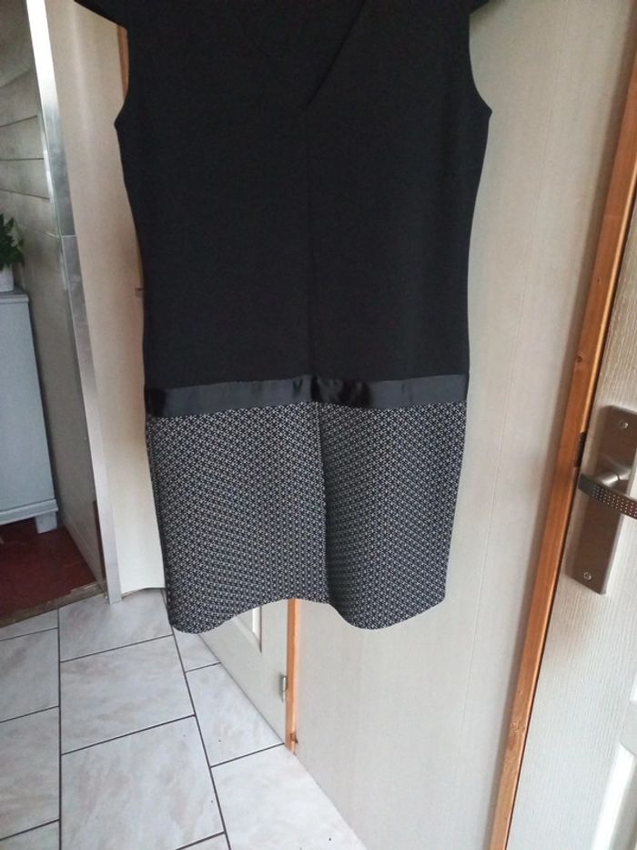 Robe noire et blanche - photo numéro 5