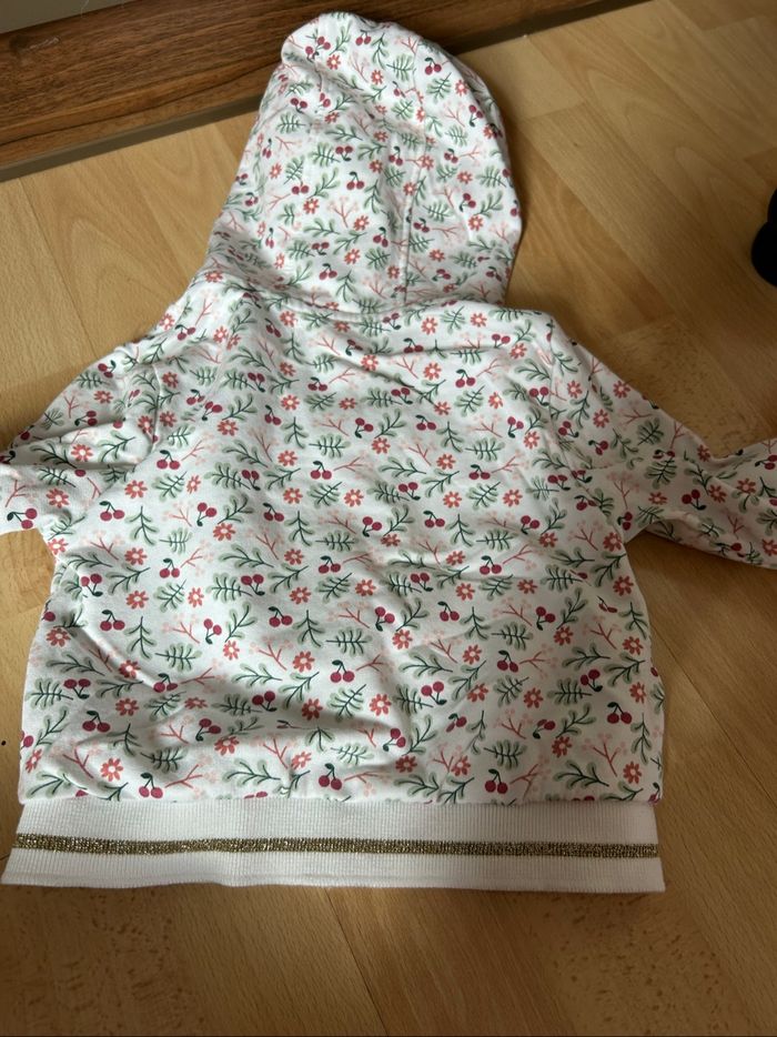 Gillet à capuche bébé fille - photo numéro 2