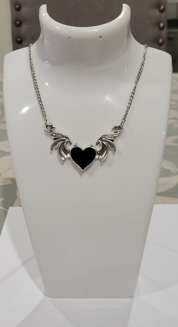 COLLIER COEUR NOIR DIABLESSE ! NEUF !