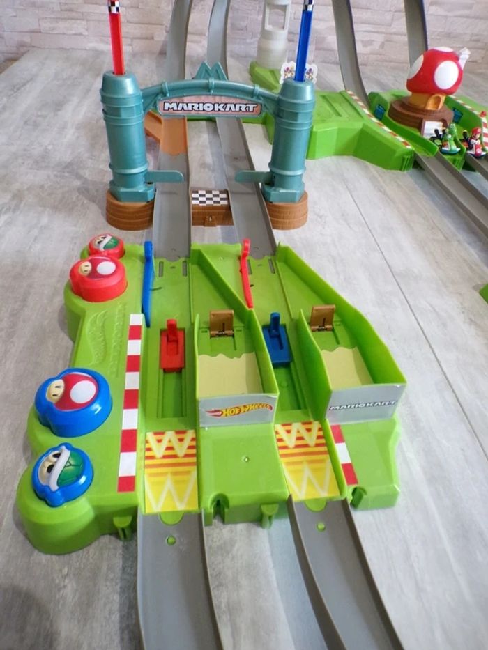 Circuit Deluxe Mario Kart motorisé - Hot Wheels - photo numéro 5