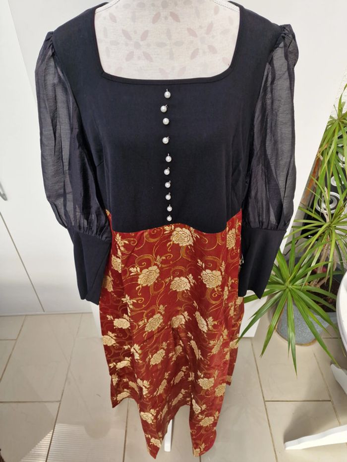 Robe Chic Elegante Noire Rouge Fleurs Dorées Perles Manches Transparentes - photo numéro 4