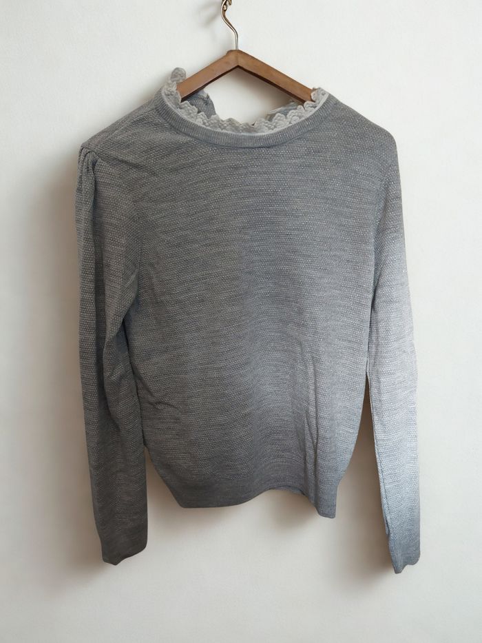 Pull gris paillette avec col dentelle