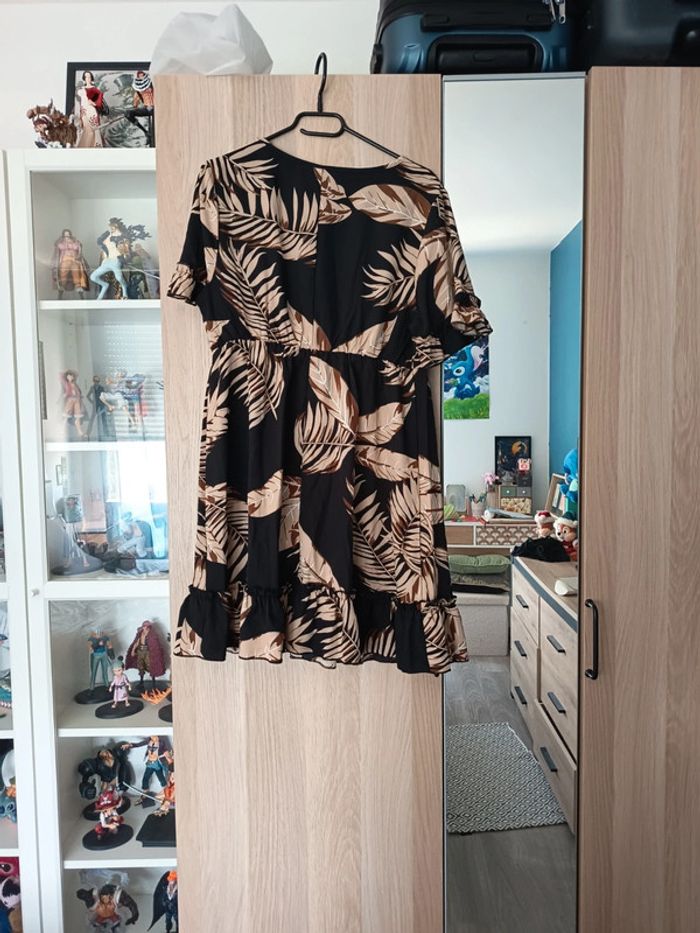 Robe a nouer devant noir feuille beige doré neuf shein - Taille XXL 44 - photo numéro 6