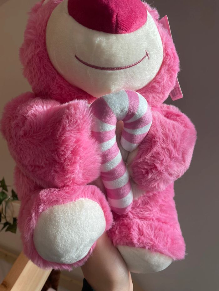 Grande peluche Disney Pixar Lotso l'ours à la fraise 🍓 - photo numéro 2