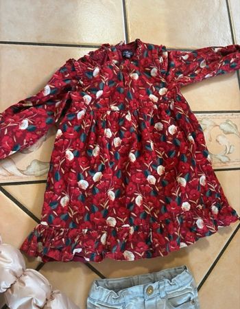 Lot de fille 2 ans 1 doudoune 1 robe  3 pantalons