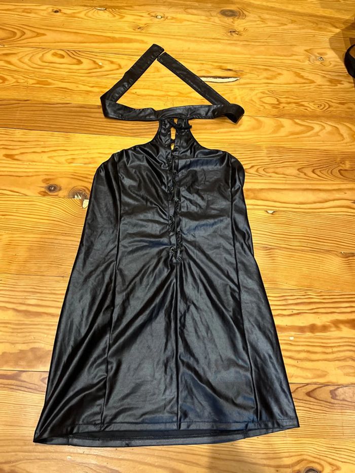 Robe dos nu - photo numéro 2