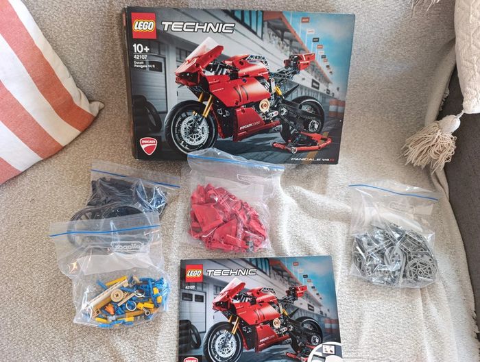 Ducati Panigale V4 R 42107 | Lego Technic - photo numéro 2