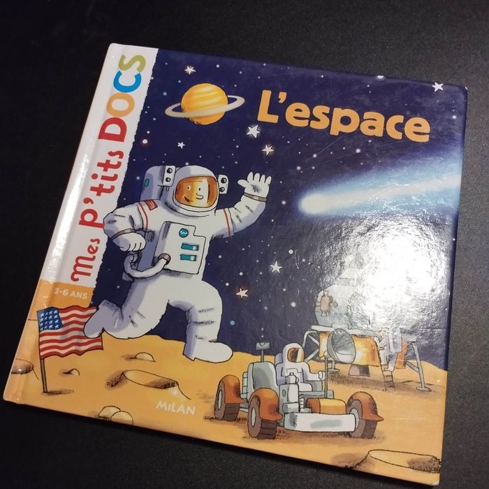 Livre enfant mes p'tits docs L'espace