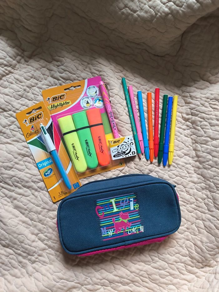Trousse Chipie + divers stylos