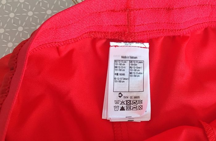 Short de foot 12-13 ans neuf - photo numéro 4