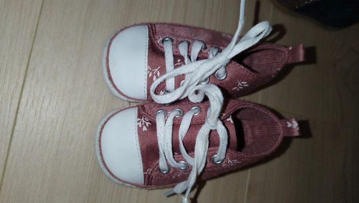 Lot de 5 paires de chaussures bébé . Du 6 mois à la taille 18 - photo numéro 14