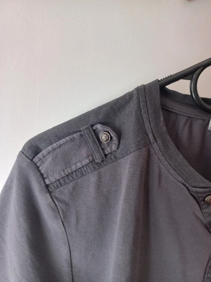 Tee-shirt avec boutons - photo numéro 3