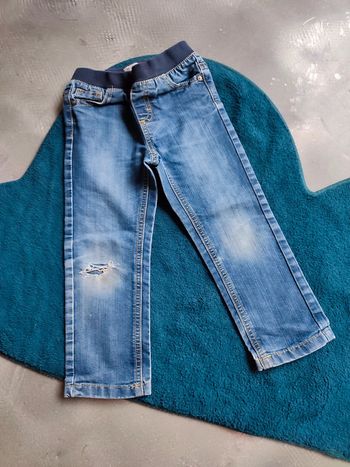 Jeans troué 4 ans même pas peur