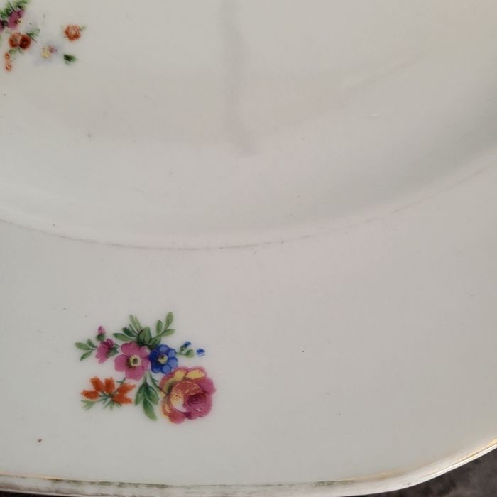 Assiette/plat vintage en porcelaine fleurie CH-R en excellent état - photo numéro 5