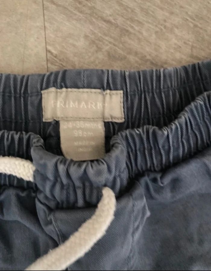 Short primark taille 24 / 36 mois en très bon état - photo numéro 2